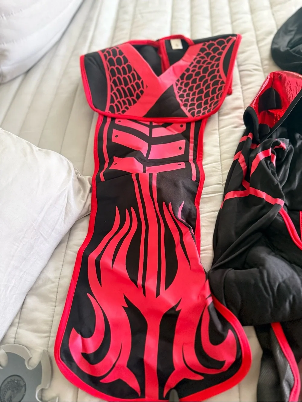 Ninja Kids Costume - Red and Black Hooded Outfit (Small 5-7 yrs)